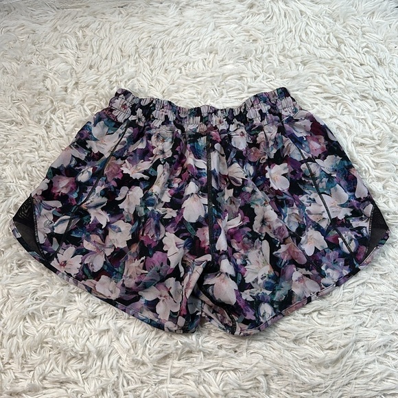 Lululemon Hotty Hot Short II *2.5" Utopia Multi / Deep Phantom - Picture 5 of 6